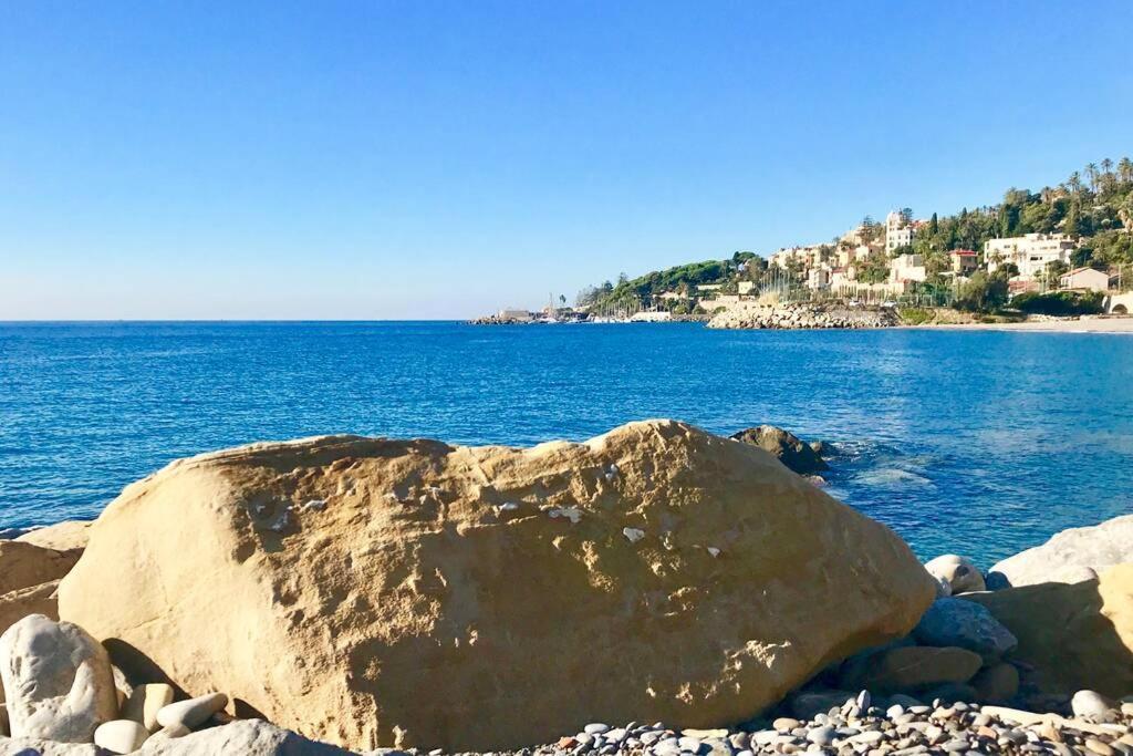 Casa Della Bella Vita. Sea View Appartement. Bordighera Dış mekan fotoğraf